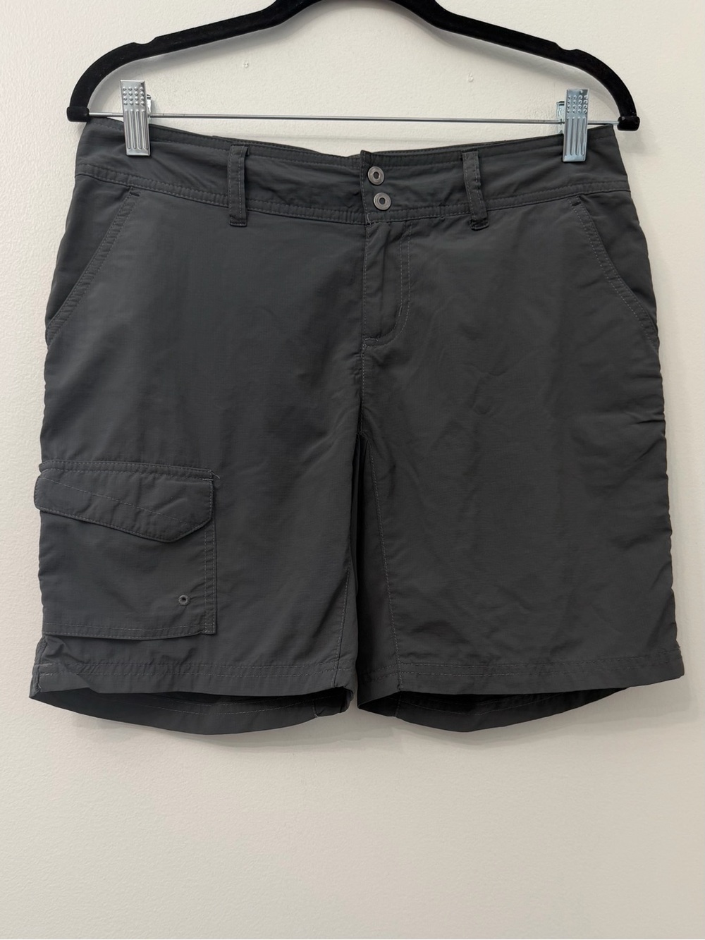 Columbia Women's Gray Cargo Shorts - Outdoor Utility with Pockets